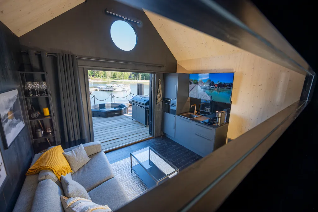 Oleskelutila saunasta katsottuna